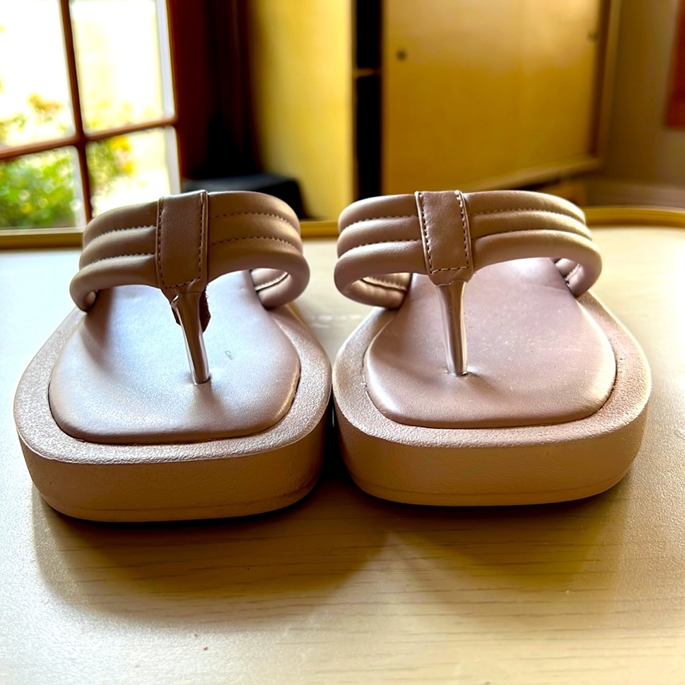 Madden girl sandals 🩴 
Amarri Womens Faux Leather Toe-Post Flatform Sandals